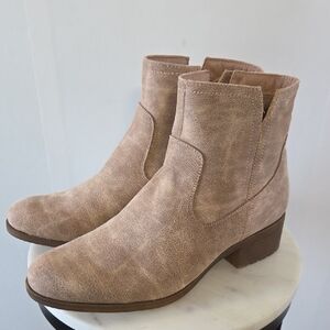 FRYE AND CO. Women's Taupe Faux Suede Ankle Booties Size 11